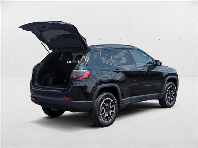 Used 2024 Jeep Compass Trailhawk image 5