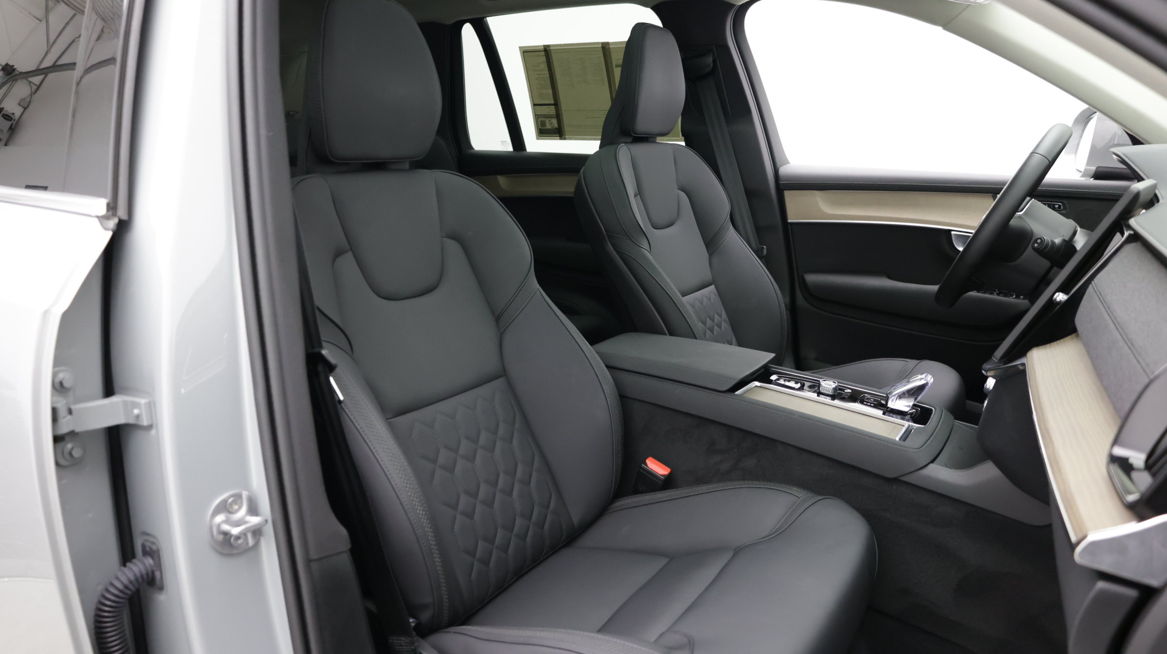 Used 2025 Volvo XC90 B5 Core AWD/4WD image 46
