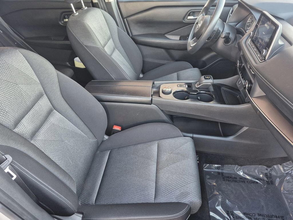 Used 2024 Nissan Rogue SV image 16