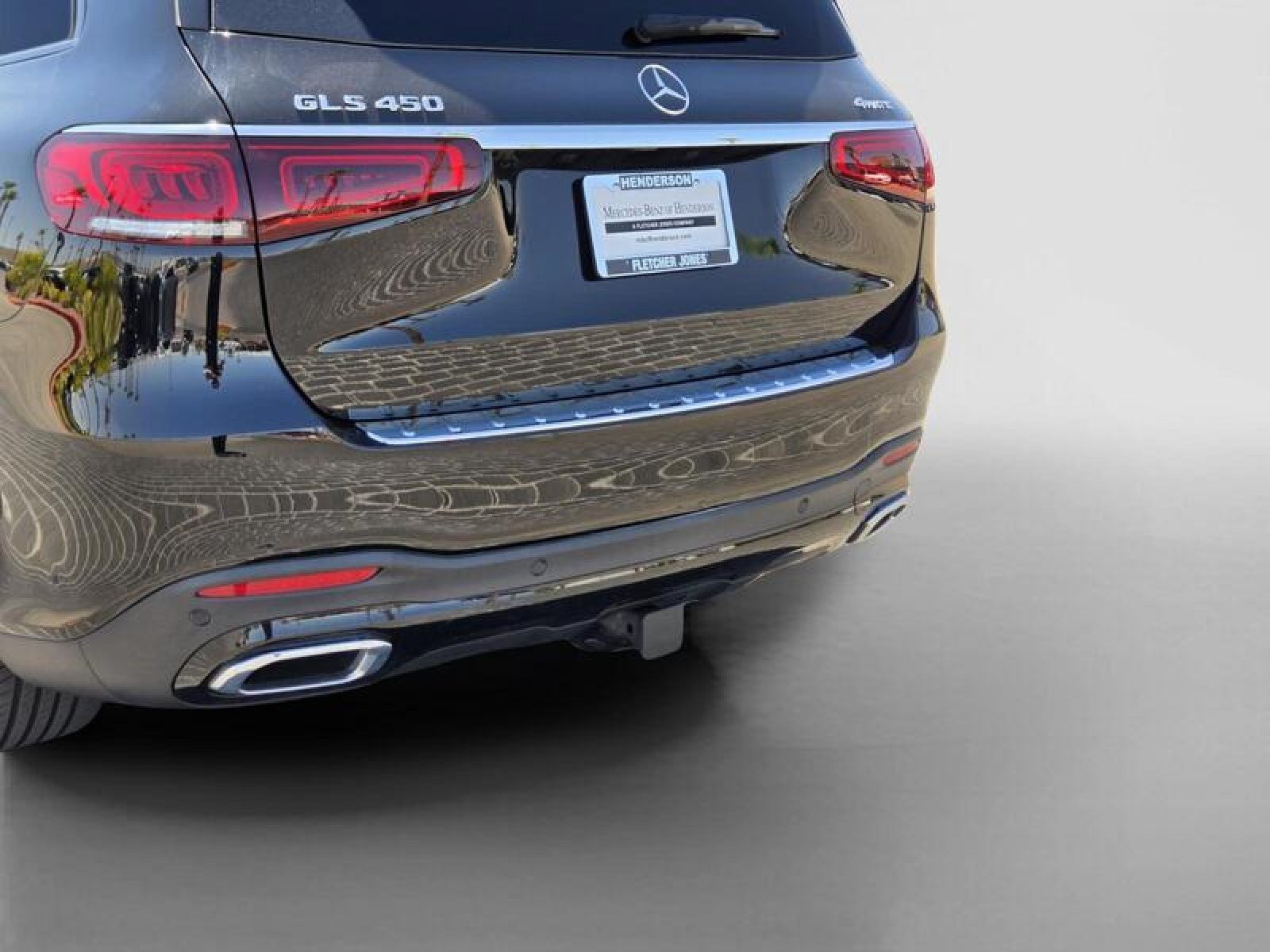 Certified 2022 Mercedes-Benz GLS 450 4MATIC w/ AMG Line Exterior image 4