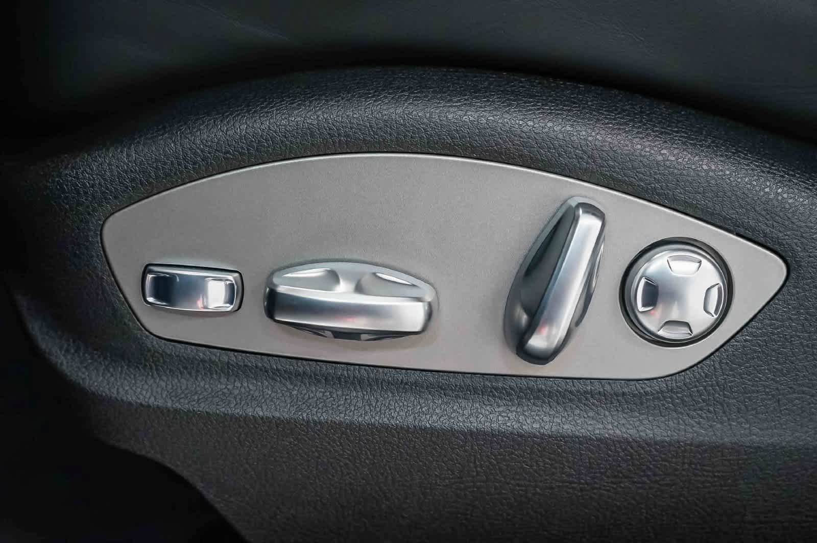 Certified 2026 Porsche Macan AWD/4WD image 26