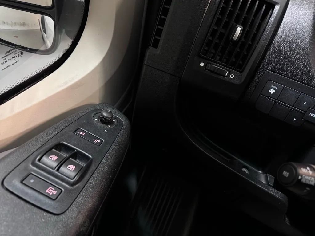 Used 2016 RAM ProMaster 2500 image 16