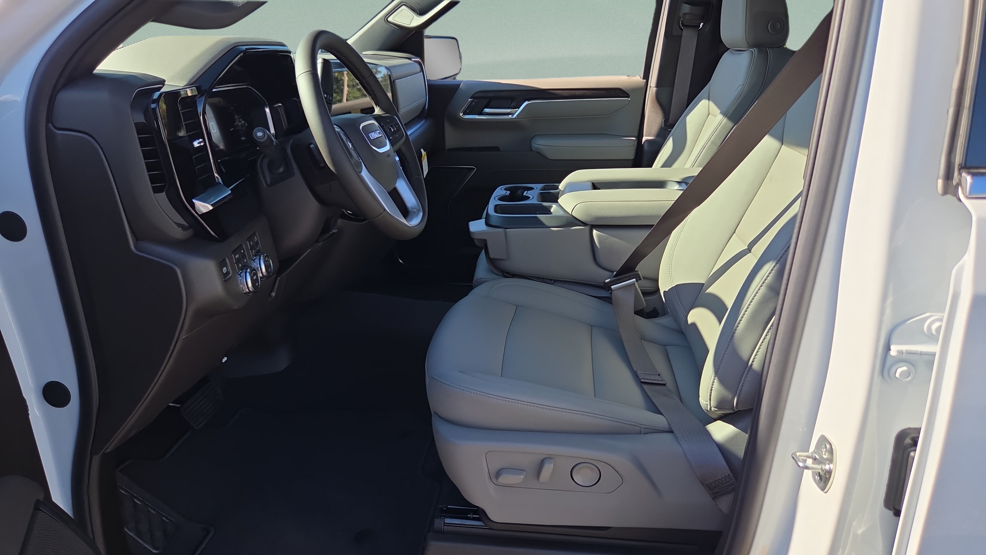 New 2026 GMC Sierra 1500 SLT w/ X31 Off-Road Package AWD/4WD image 9