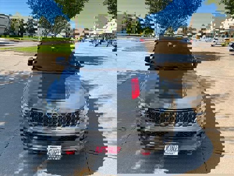 Used 2023 Jeep Compass Trailhawk image 9