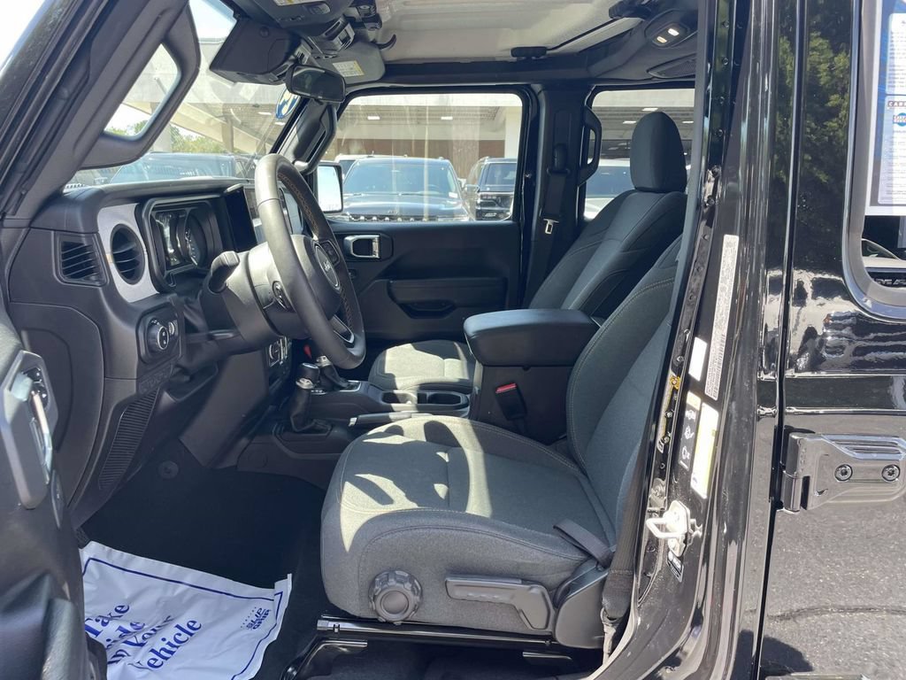 Used 2024 Jeep Gladiator Sport AWD/4WD image 25