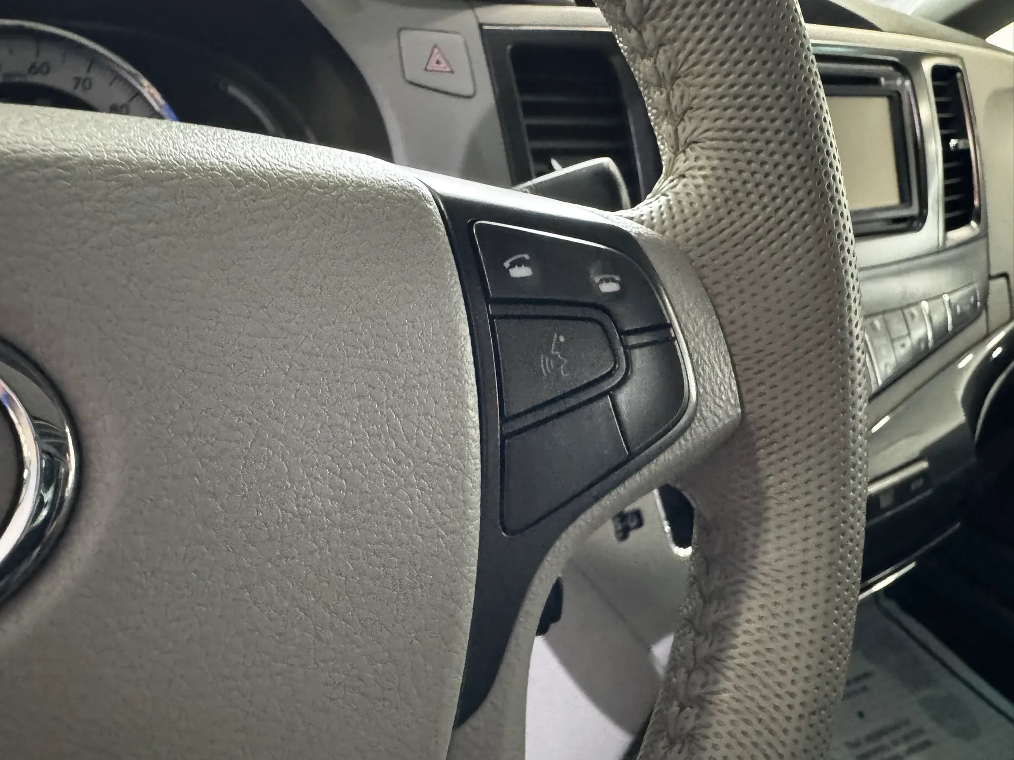 Used 2013 Toyota Sienna SE FWD image 31