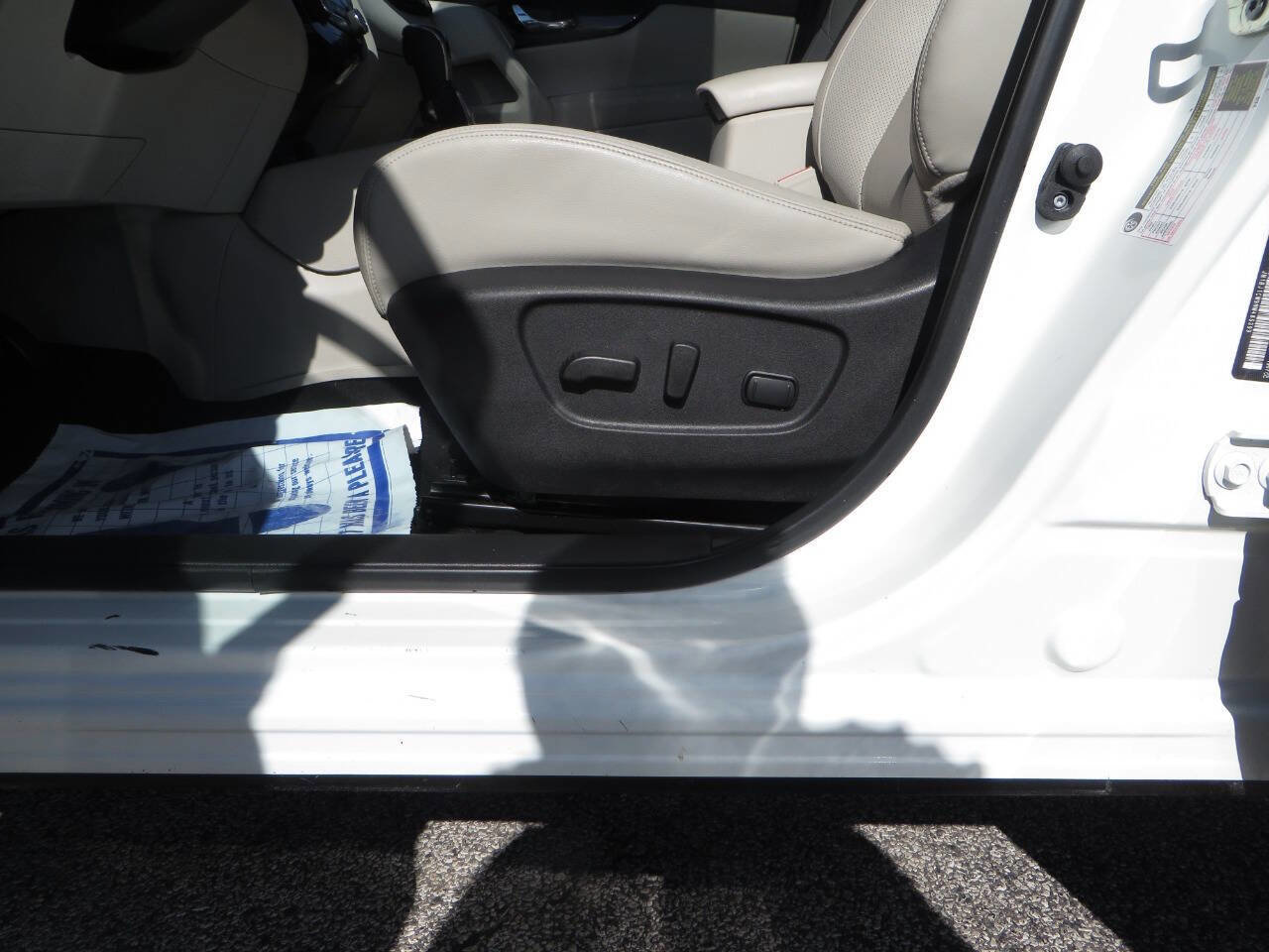 Used 2022 Nissan Rogue Sport SL w/ Premium Package image 9