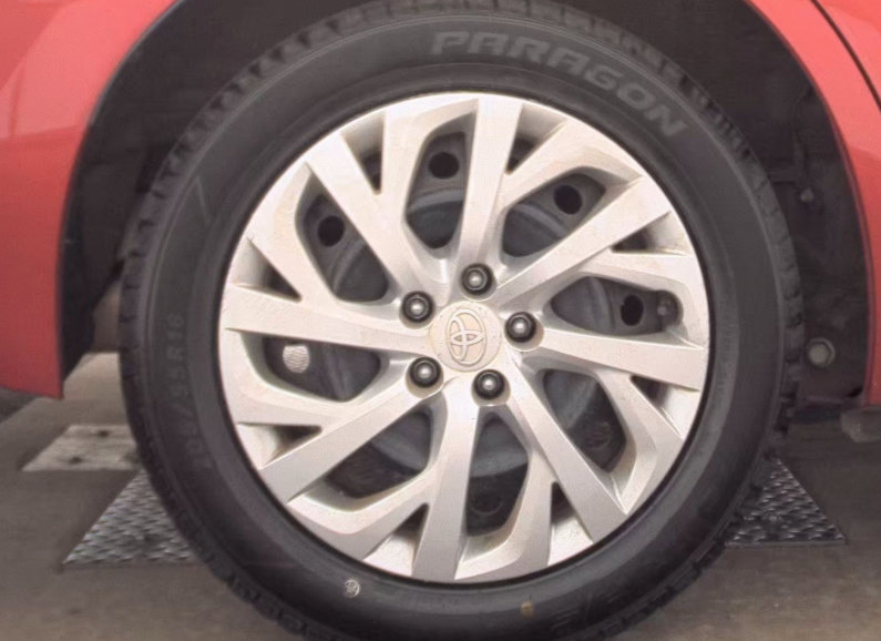 Used 2018 Toyota Corolla LE FWD image 15