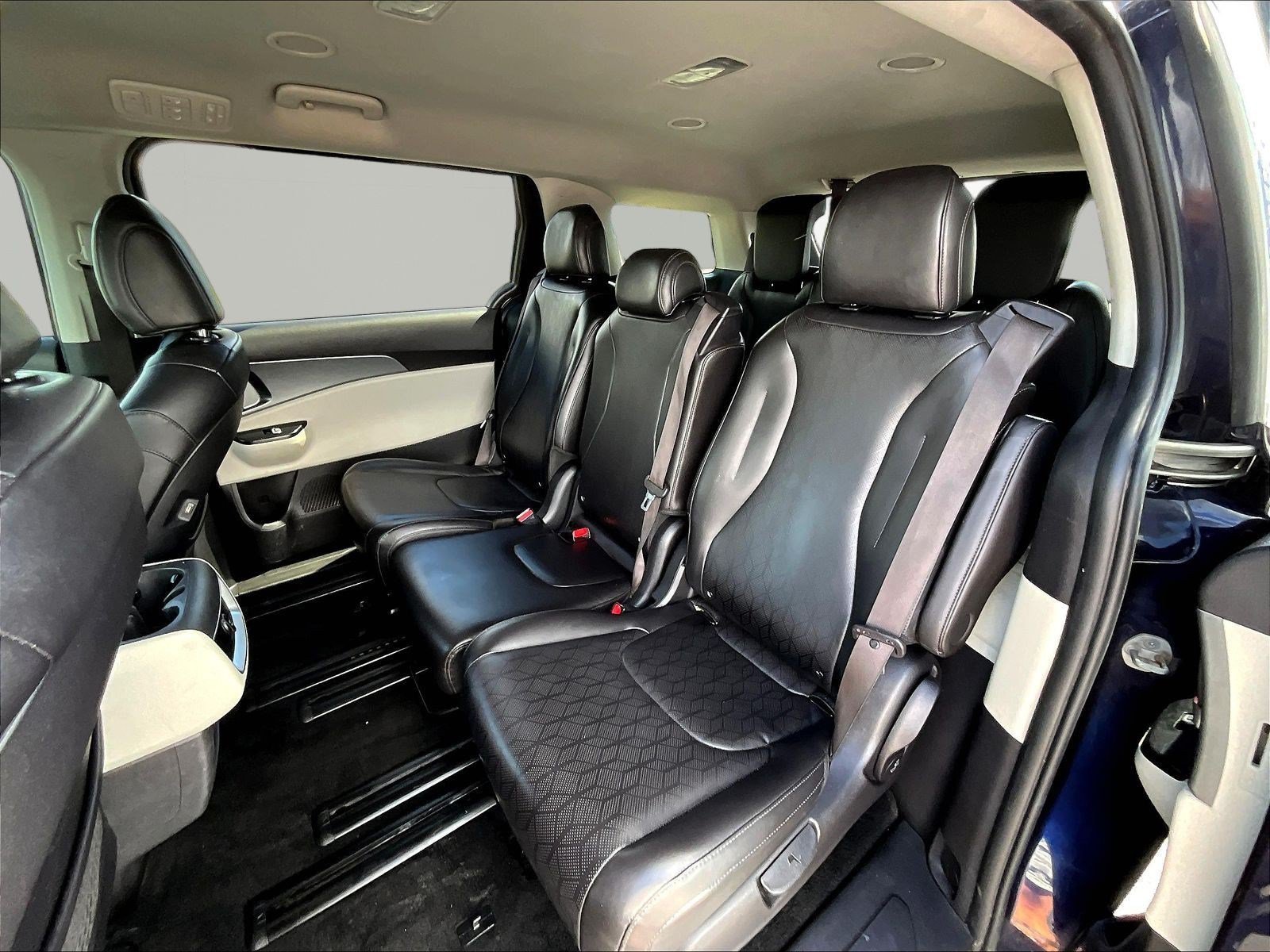 Used 2022 Kia Carnival LX FWD image 22