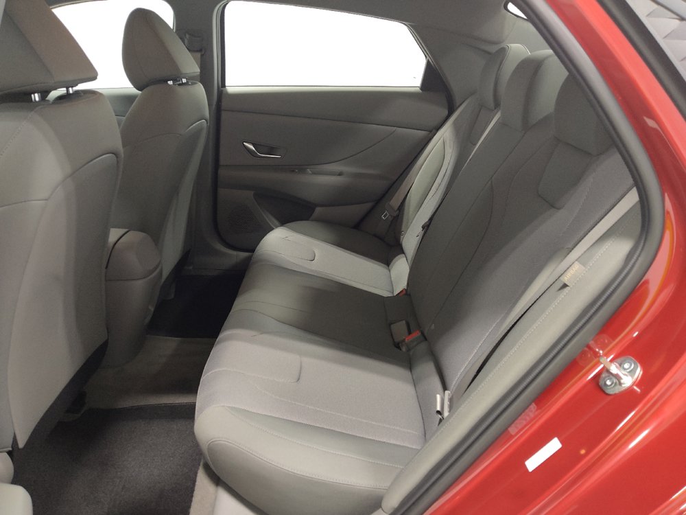 Used 2024 Hyundai Elantra SE FWD image 18