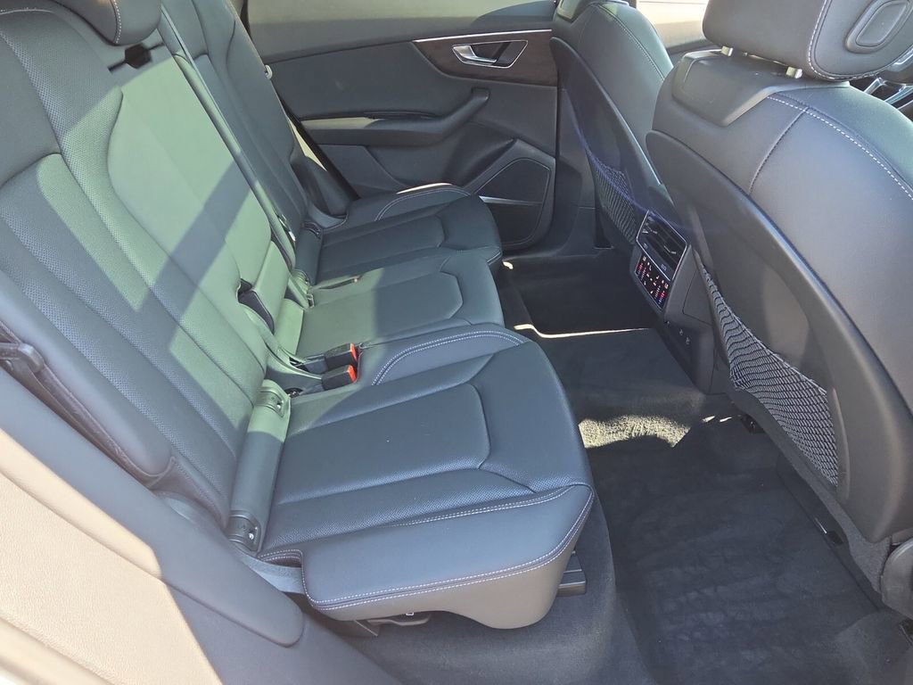 Used 2021 Audi Q8 Premium Plus w/ Premium Plus Package AWD/4WD image 18