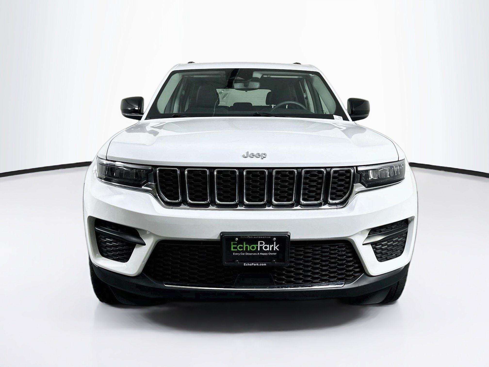 Used 2023 Jeep Grand Cherokee Laredo w/ Luxury Tech Group I AWD/4WD image 2