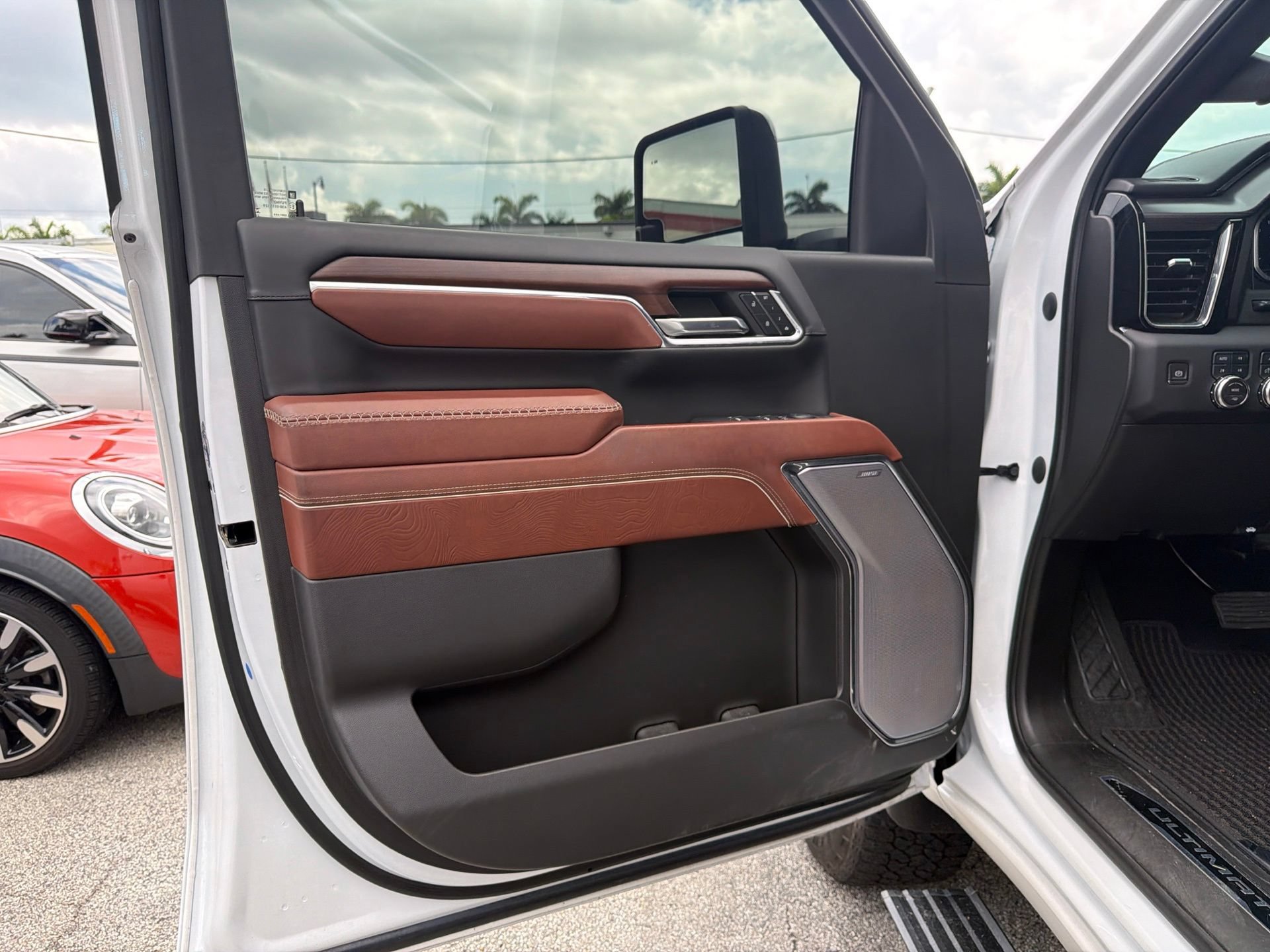 Used 2024 GMC Sierra 2500 Denali Ultimate AWD/4WD image 23