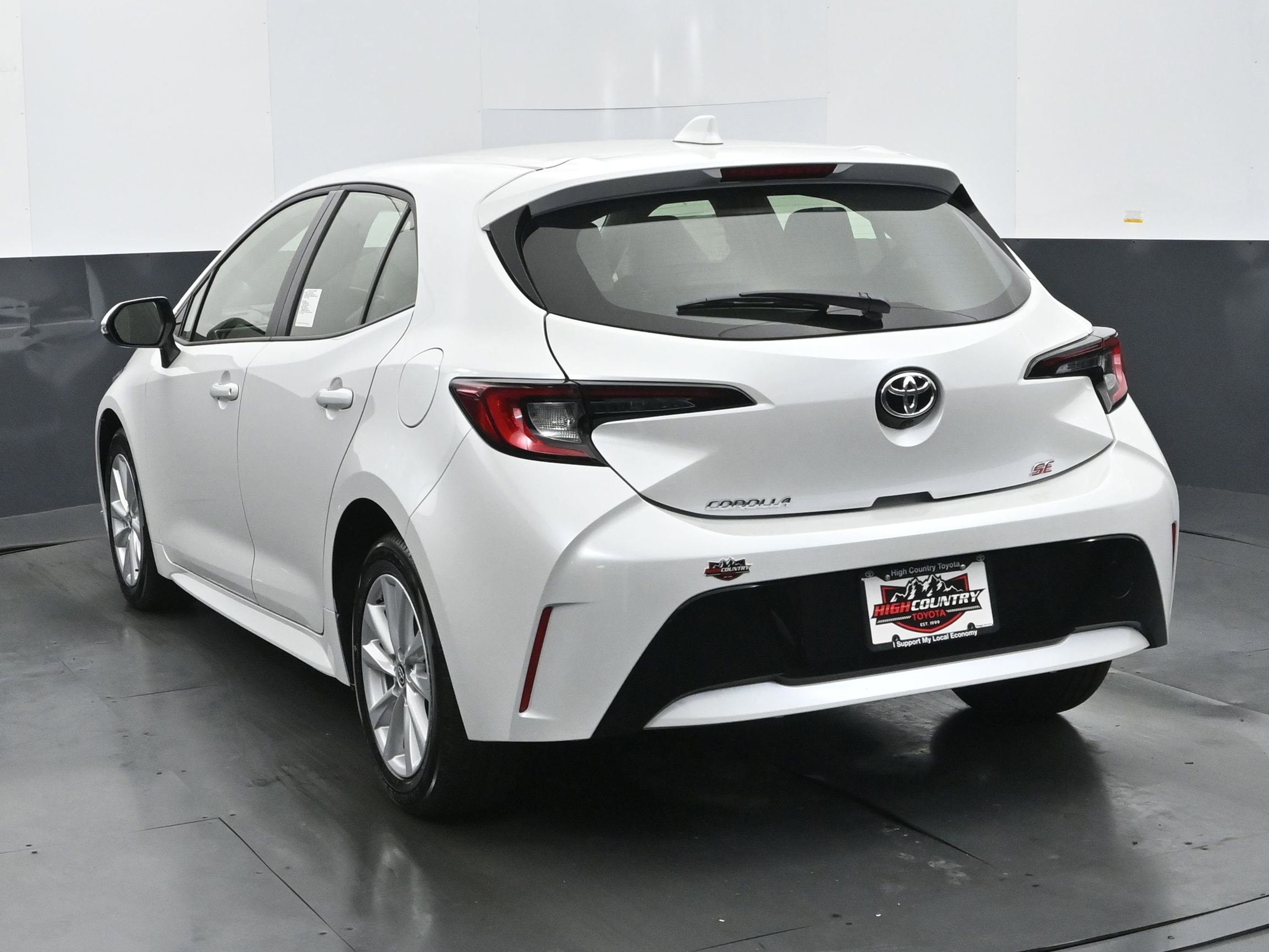 Used 2025 Toyota Corolla SE image 4