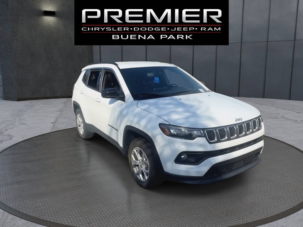 Used 2024 Jeep Compass Latitude AWD/4WD image 2