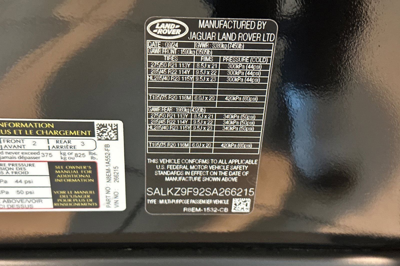 Used 2025 Land Rover Range Rover SV image 37