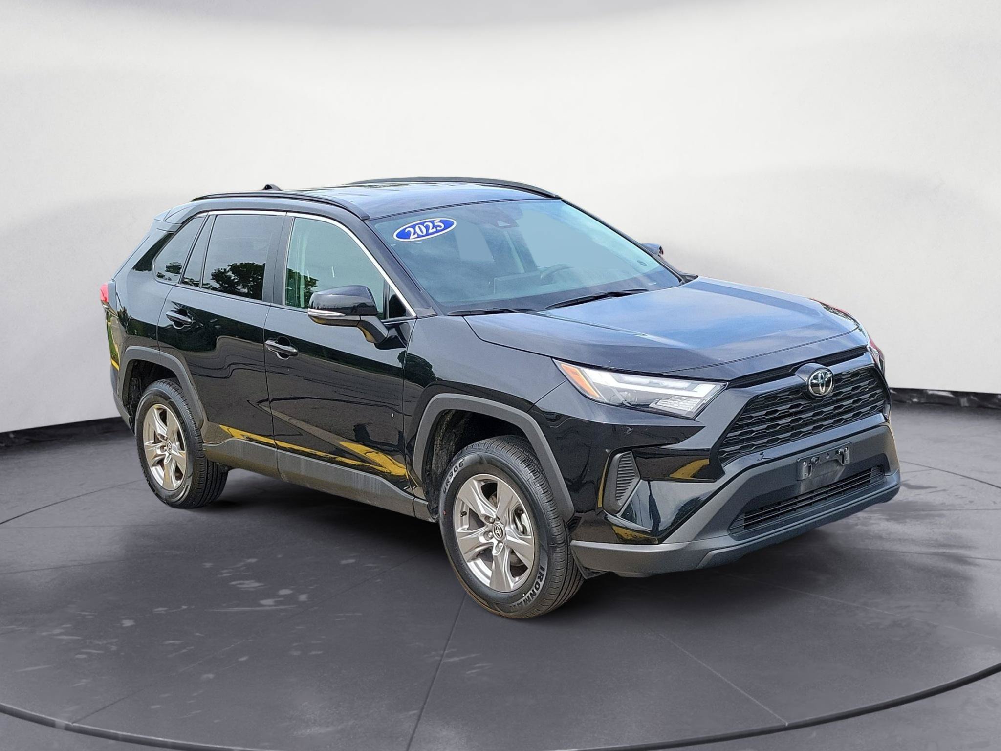 Used 2025 Toyota RAV4 XLE FWD image 2
