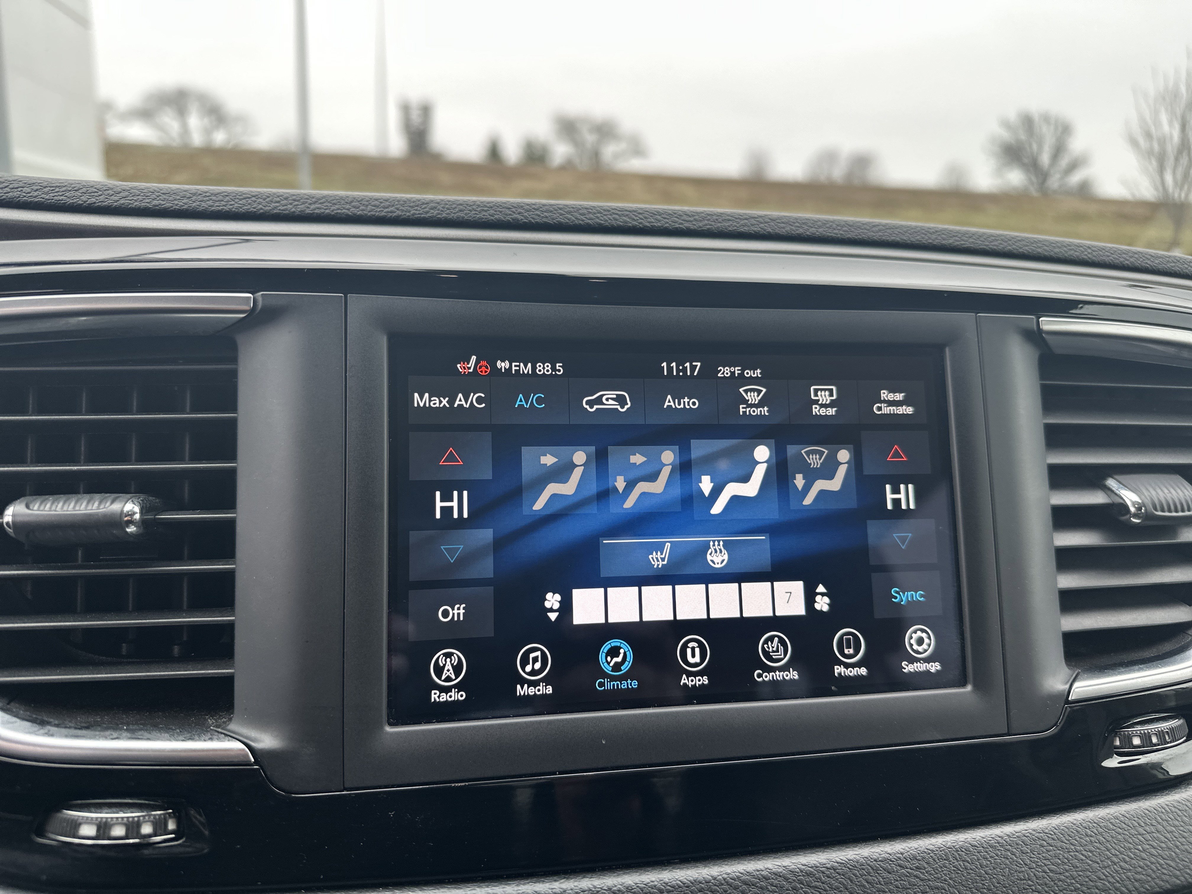 Used 2020 Chrysler Pacifica Touring-L image 28