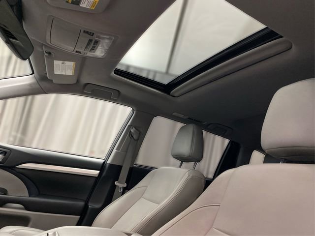 Used 2019 Toyota Highlander XLE AWD/4WD image 26
