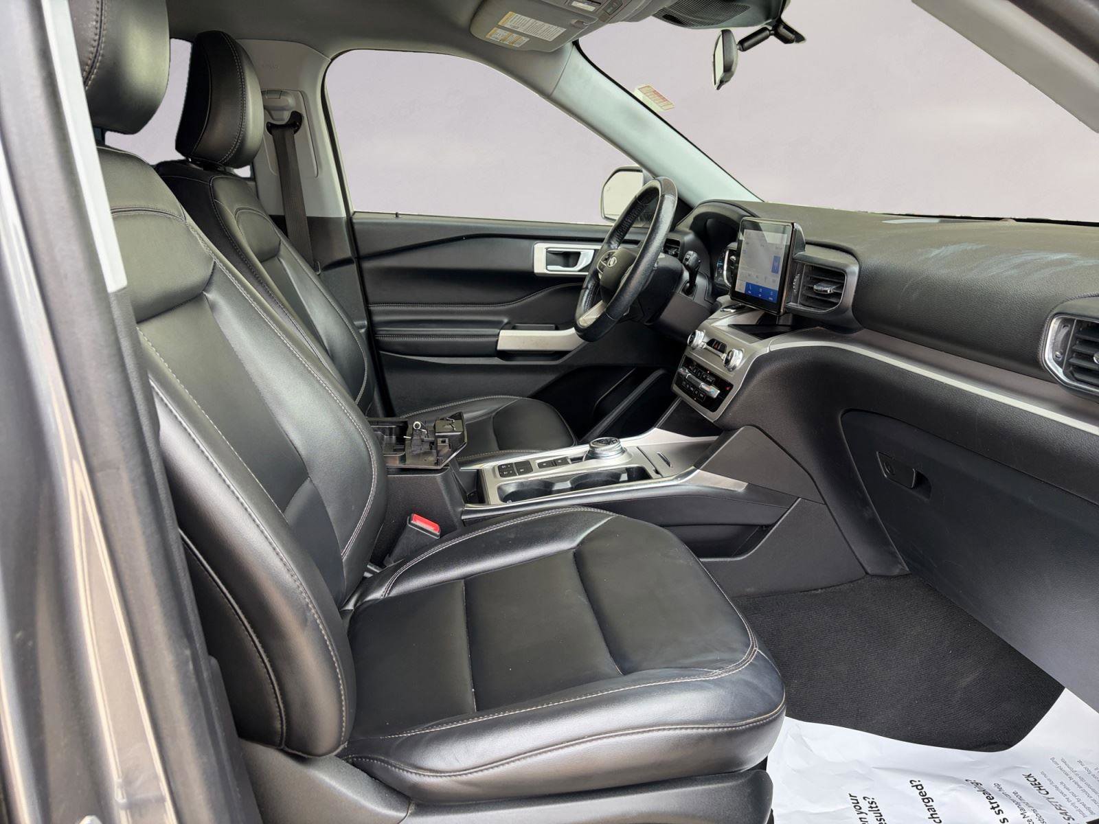 Used 2022 Ford Explorer XLT w/ Equipment Group 202A image 15