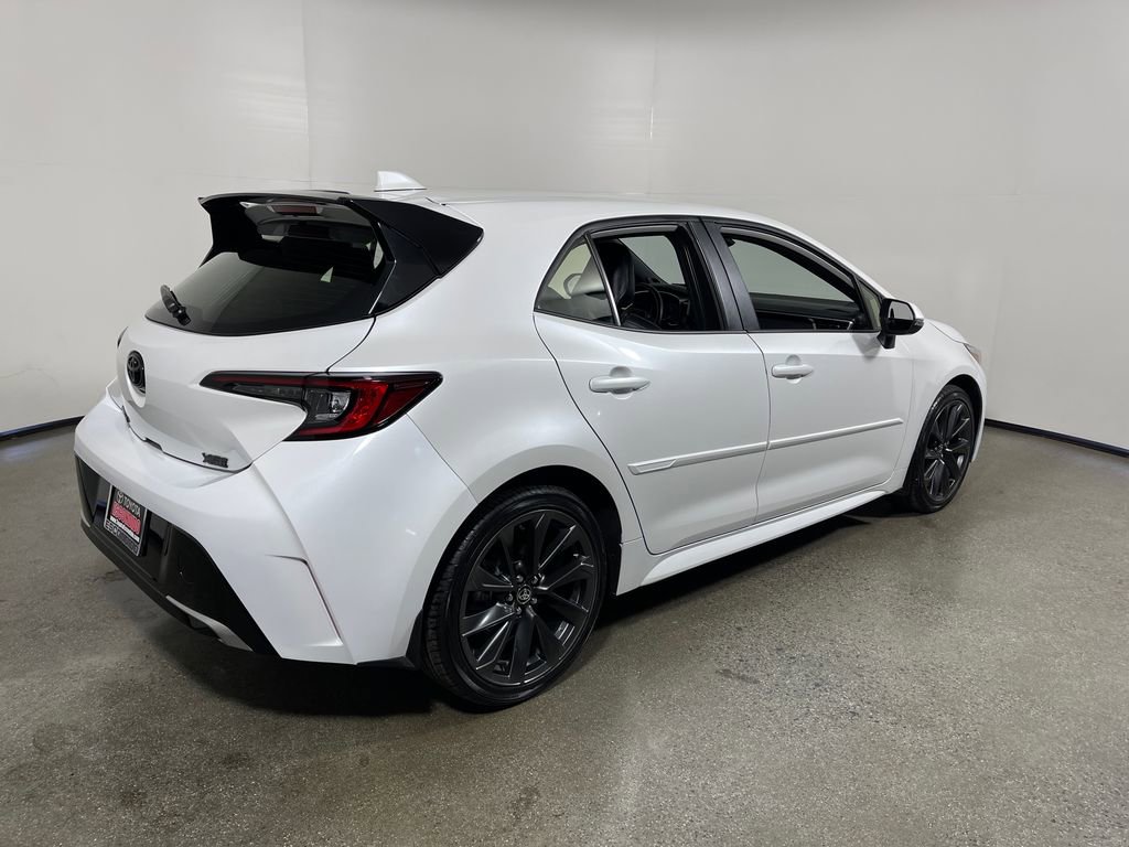 Used 2025 Toyota Corolla XSE FWD image 3