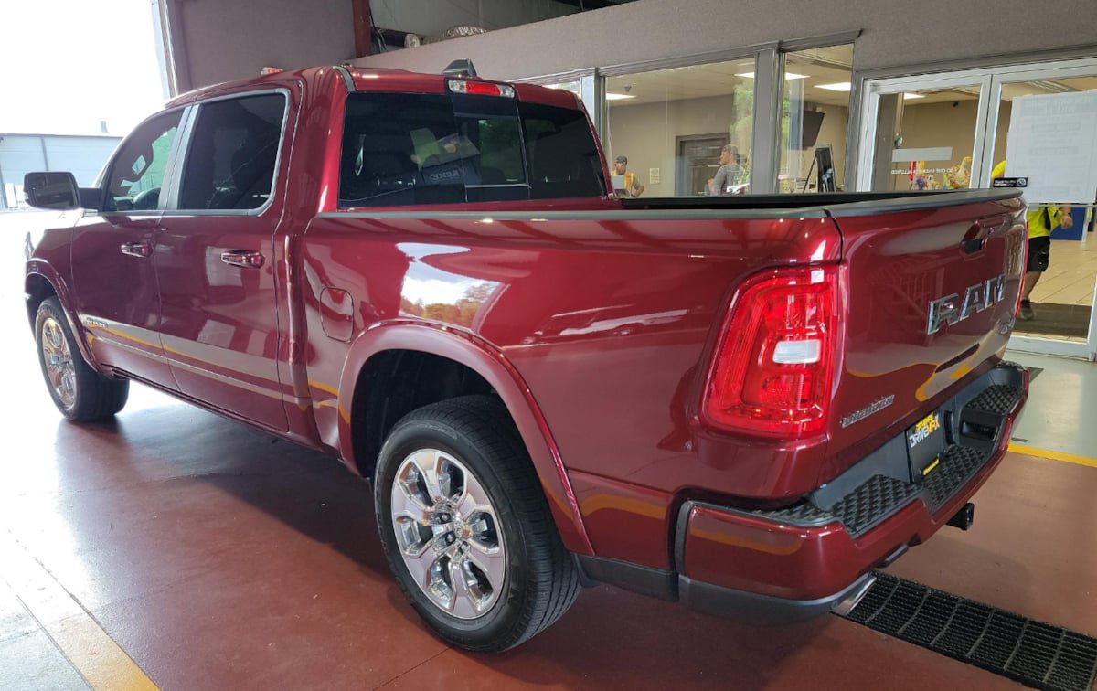 Used 2025 RAM 1500 Big Horn AWD/4WD image 6