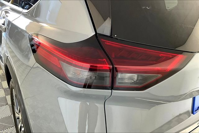 Used 2023 Nissan Rogue SL w/ SL Premium Package image 29