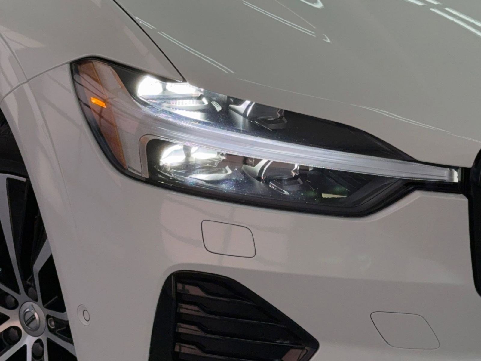 Used 2024 Volvo XC60 B5 Plus w/ Protection Package Premier image 10