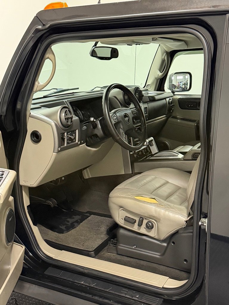 Used 2004 HUMMER H2 w/ Preferred Equipment Group image 8