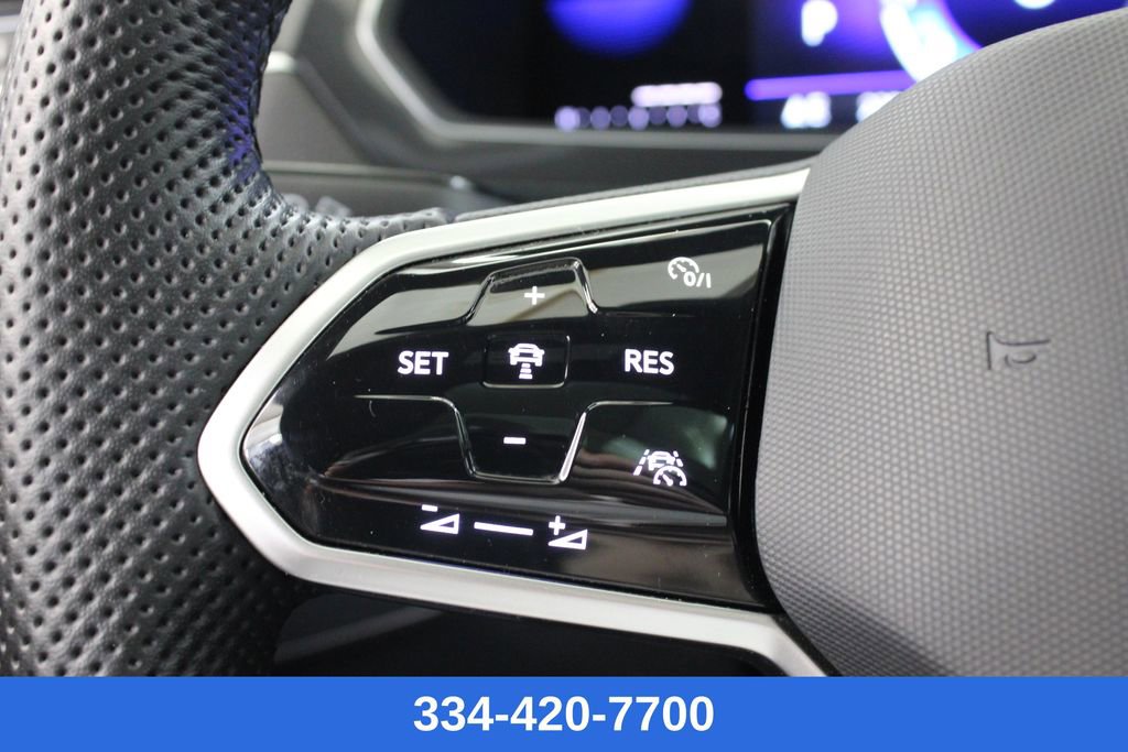 Used 2022 Volkswagen Tiguan SE R-Line image 25