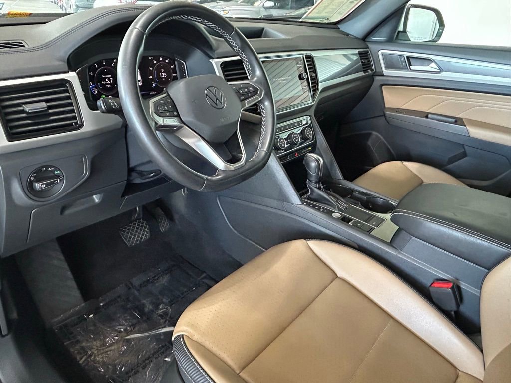 Used 2022 Volkswagen Atlas Cross Sport SE w/ Black Wheel Package image 45