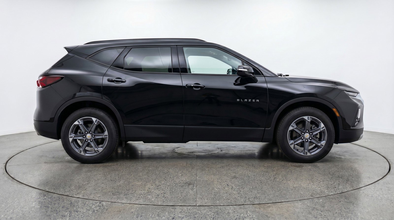 Used 2025 Chevrolet Blazer LT FWD image 11