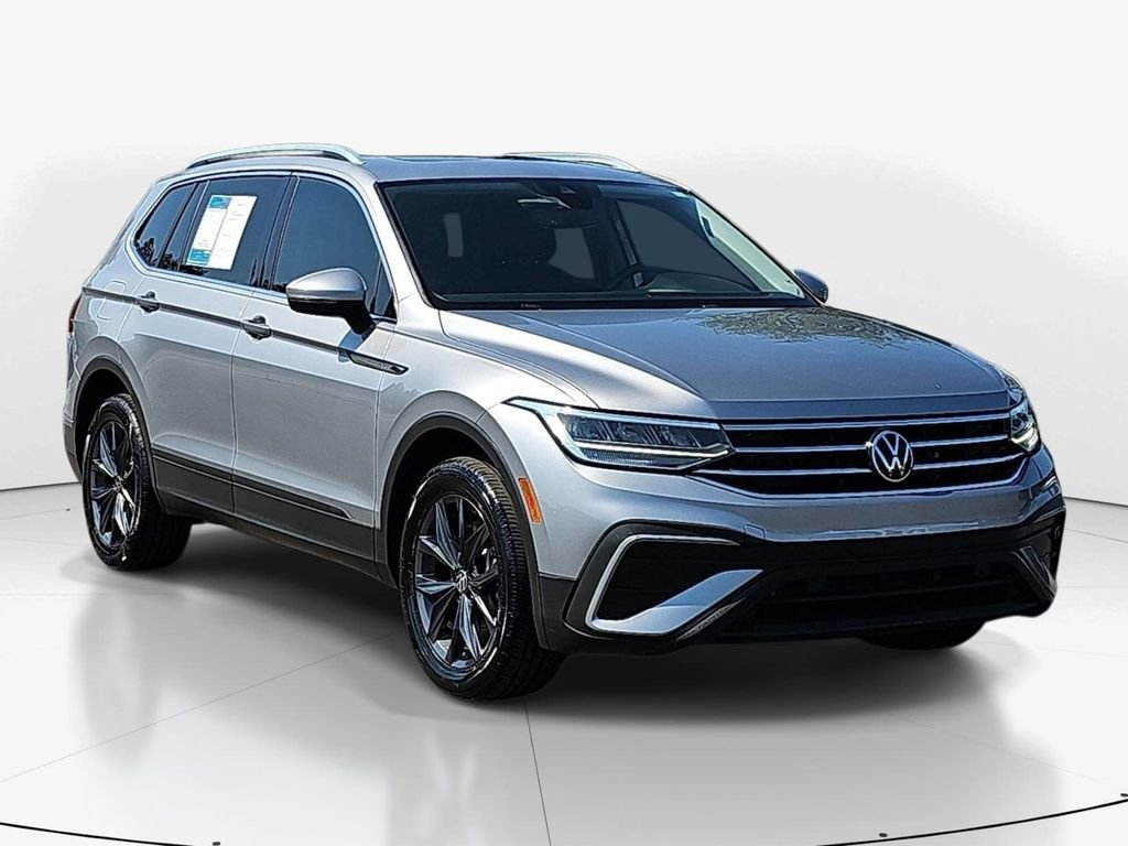 Used 2022 Volkswagen Tiguan SE image 2