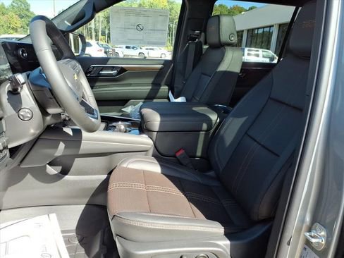 New 2026 Chevrolet Suburban High Country image 30