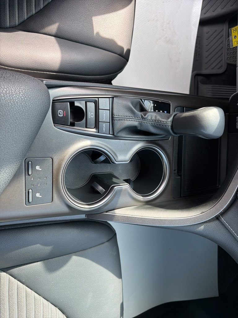 New 2023 Toyota Camry SE w/ Cold Weather Package AWD/4WD image 19
