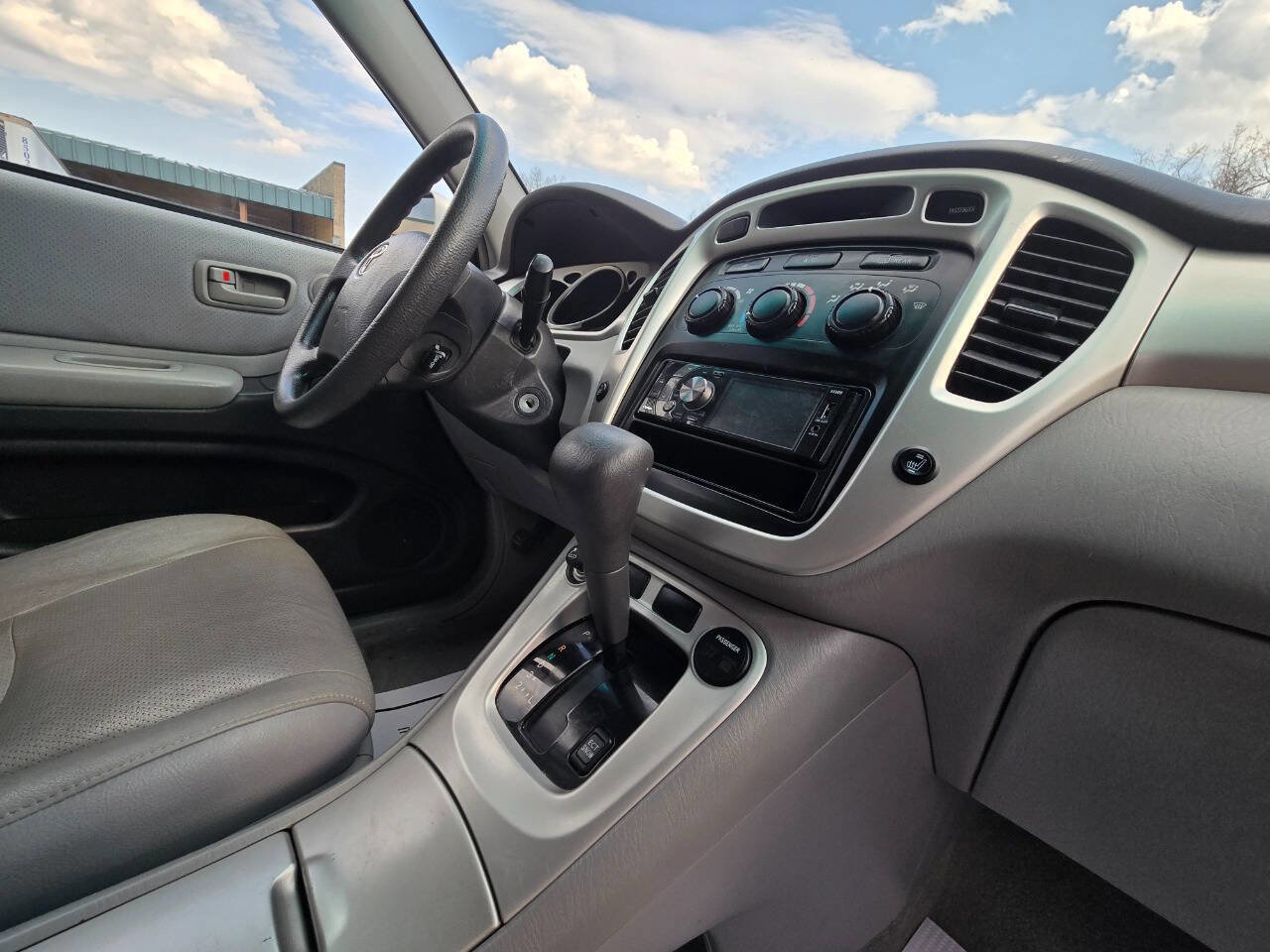 Used 2005 Toyota Highlander 2WD V6 w/ 3rd Row image 26