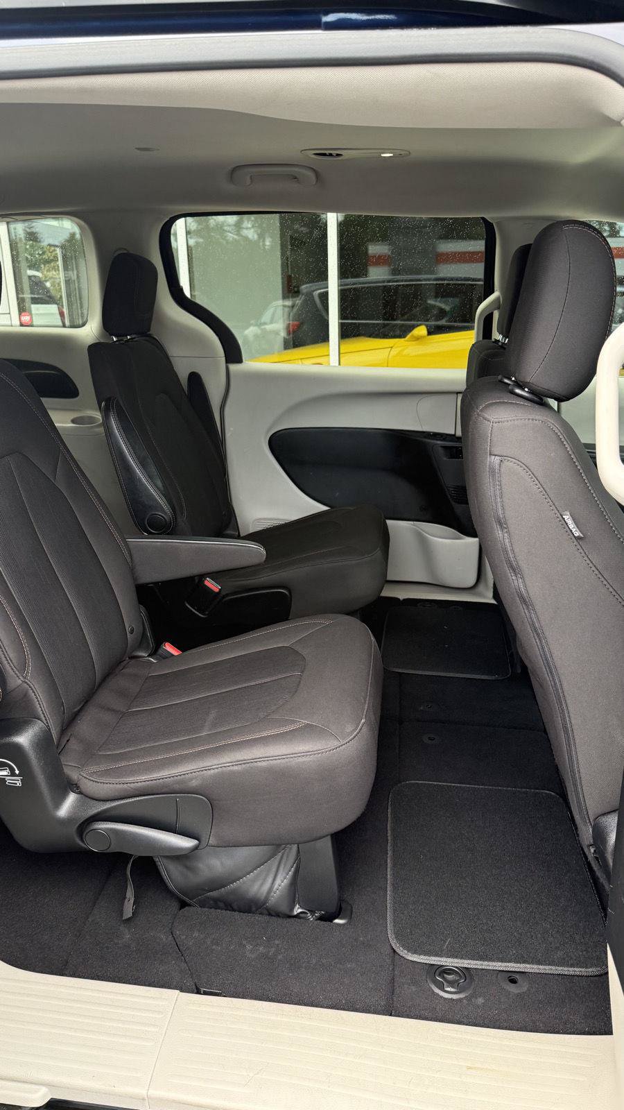 Used 2017 Chrysler Pacifica LX FWD image 14