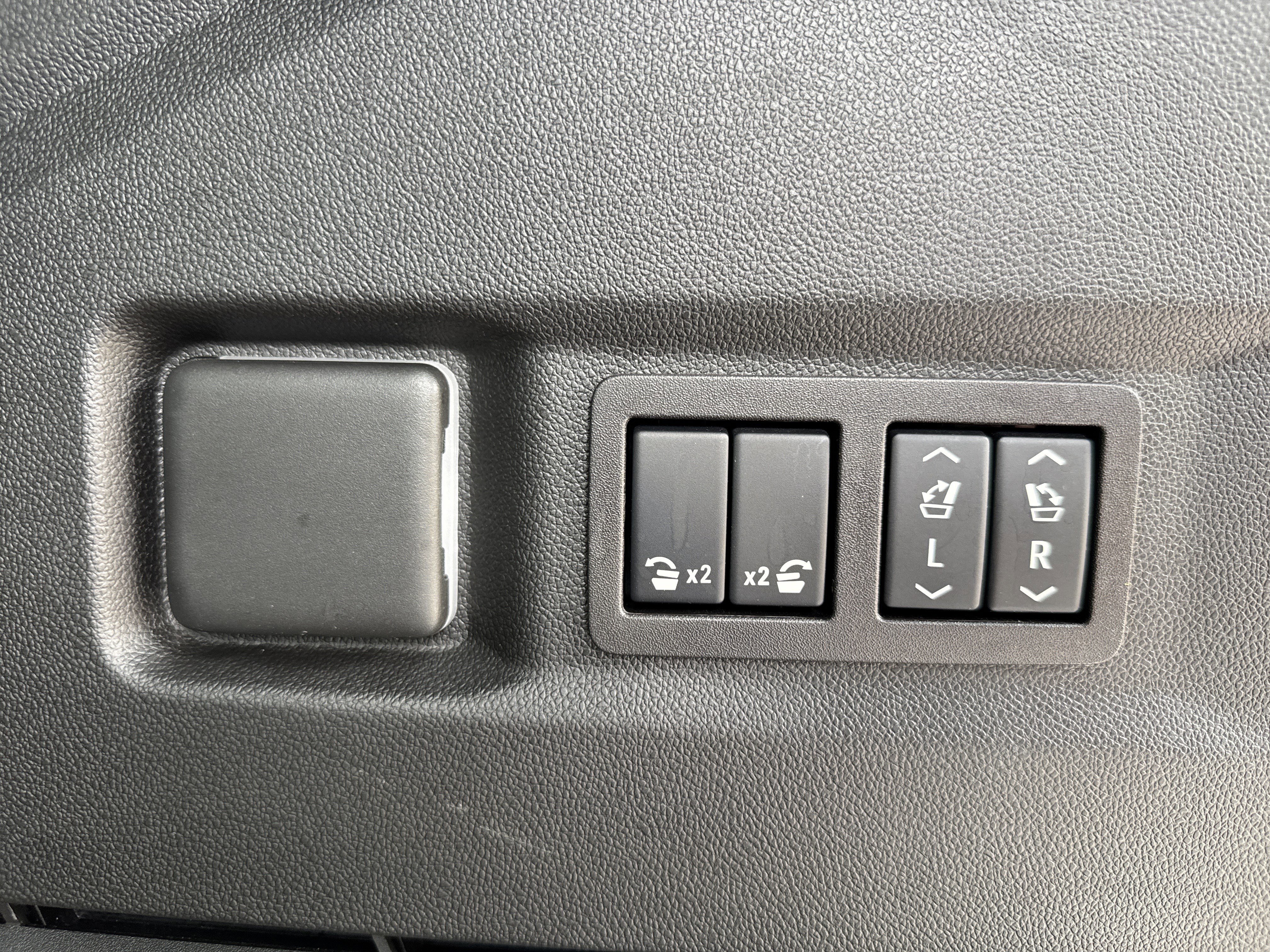 Used 2024 GMC Yukon Denali Ultimate image 40