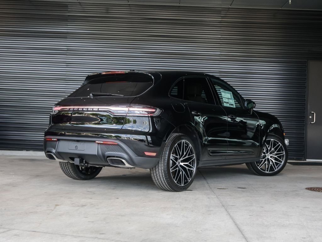 Certified 2025 Porsche Macan image 7