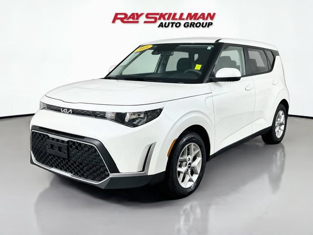 Used 2025 Kia Soul LX FWD image 3