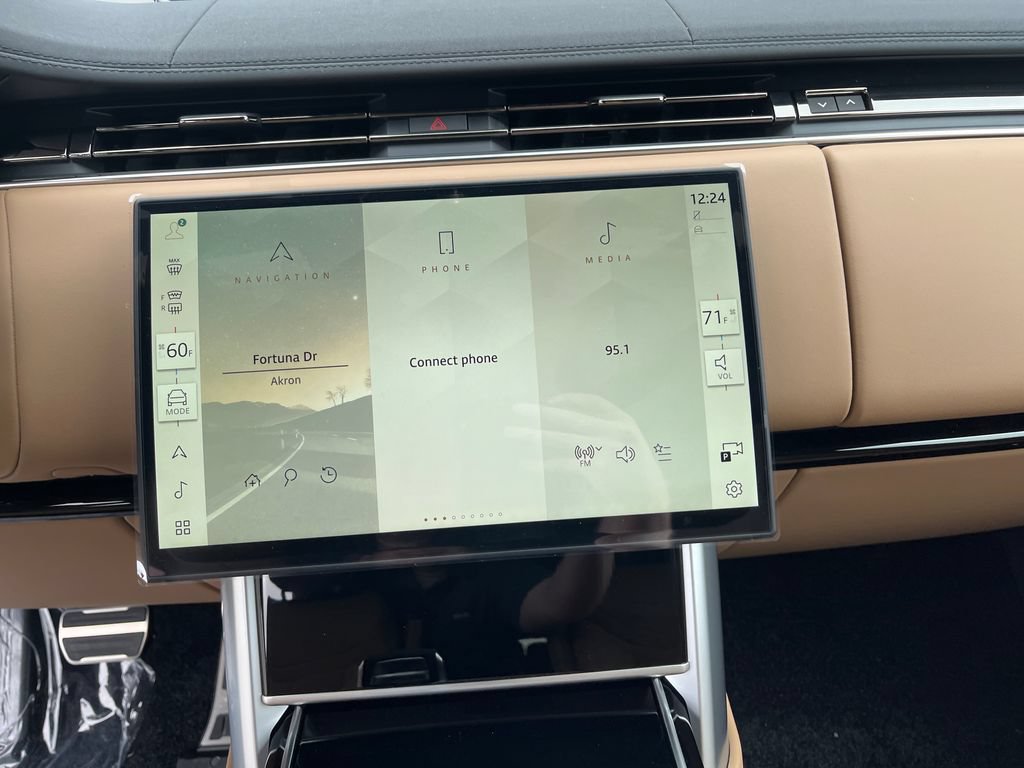 New 2026 Land Rover Range Rover Long Wheelbase SE AWD/4WD image 15