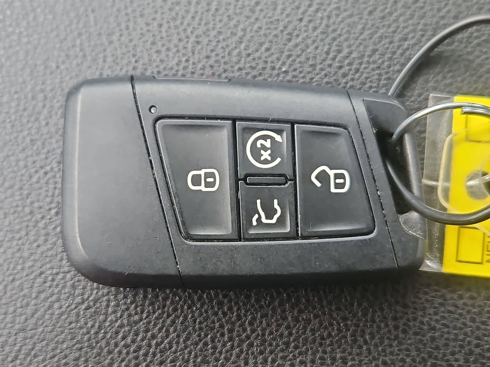 Certified 2025 Volkswagen Jetta SE FWD image 35