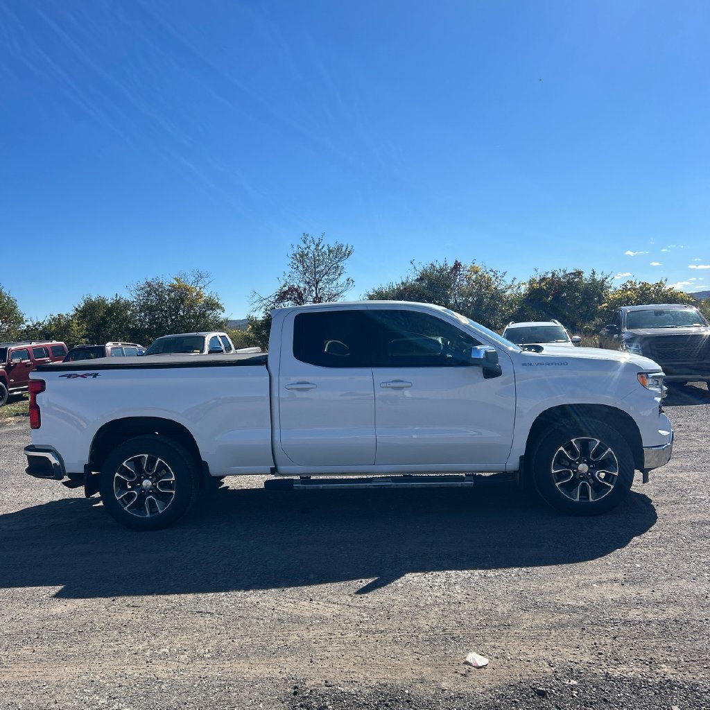 Used 2023 Chevrolet Silverado 1500 LT AWD/4WD image 6