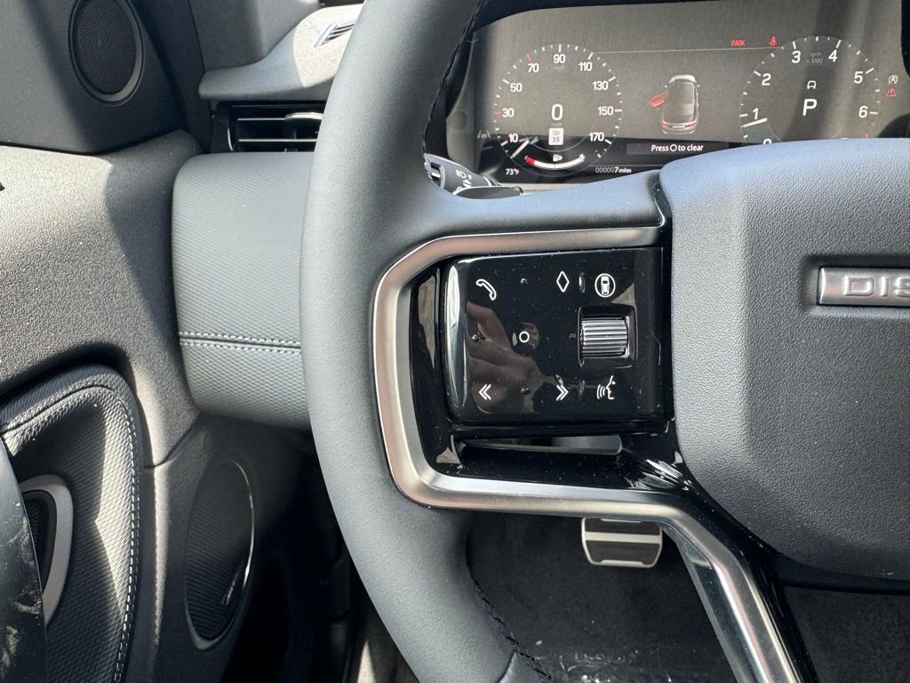 New 2024 Land Rover Discovery Sport Dynamic SE image 17