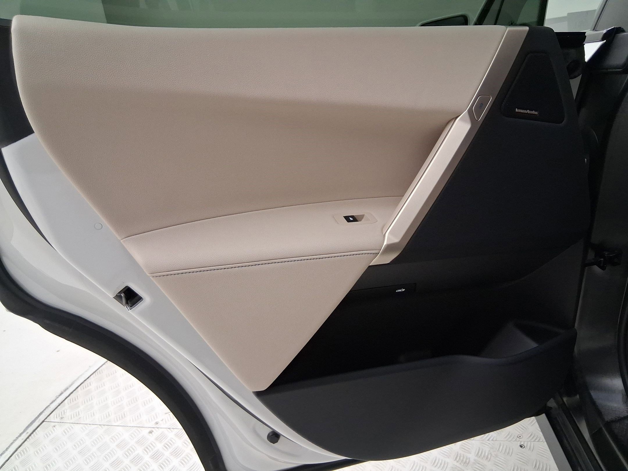 Certified 2023 BMW iX xDrive50 w/ Convenience Package image 28