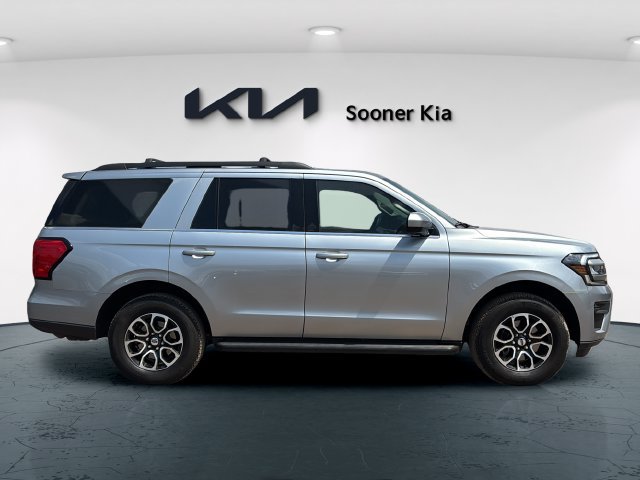 Used 2024 Ford Expedition XLT AWD/4WD image 7