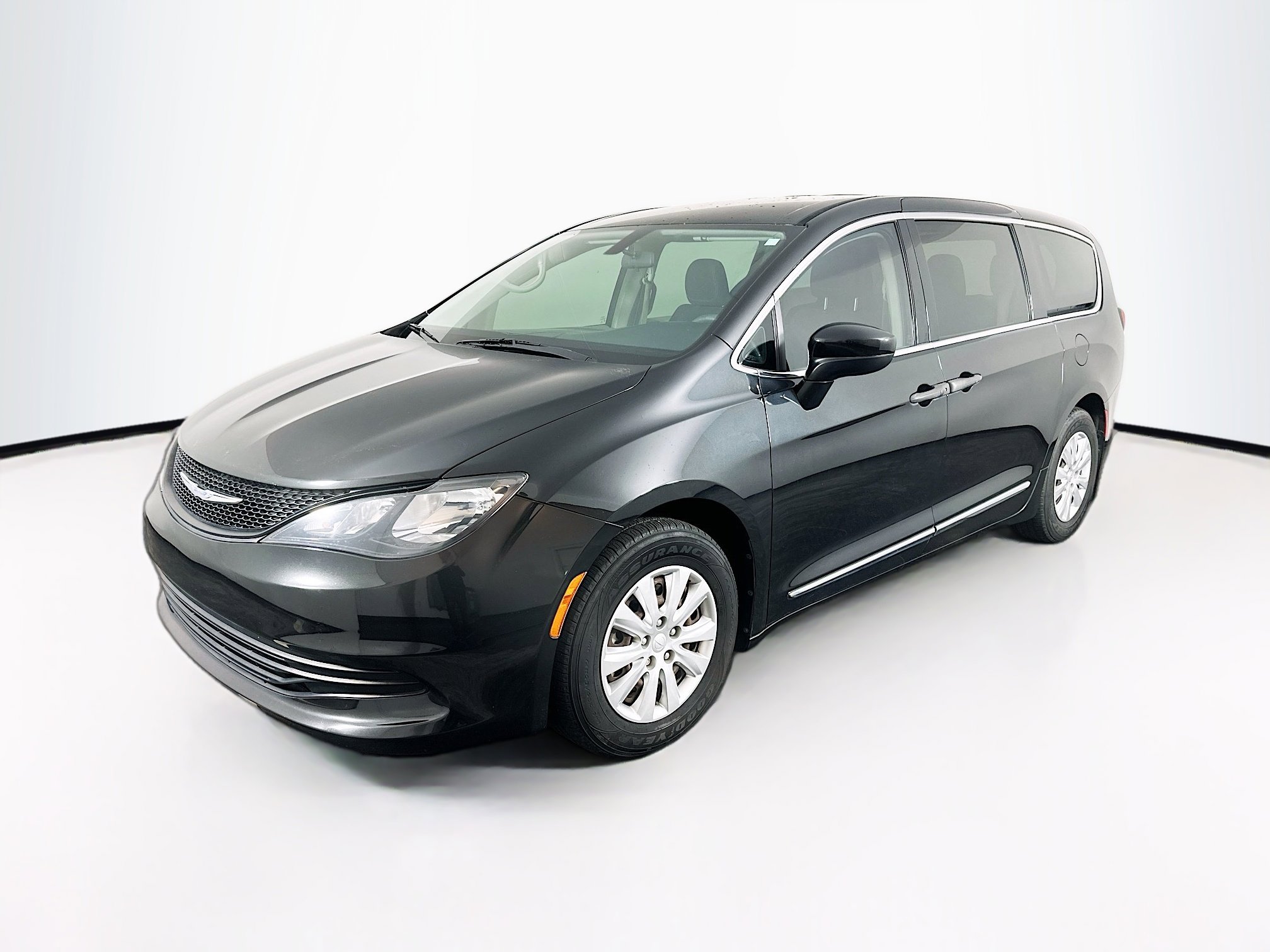 Used 2018 Chrysler Pacifica L image 3