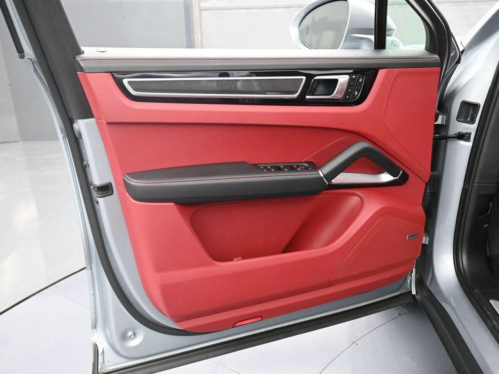 Certified 2022 Porsche Cayenne Turbo AWD/4WD image 15