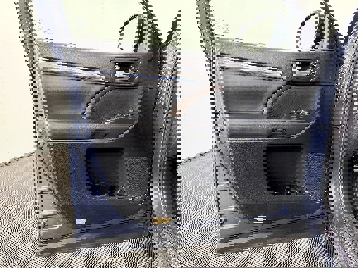 Used 2018 Toyota Highlander Limited image 25