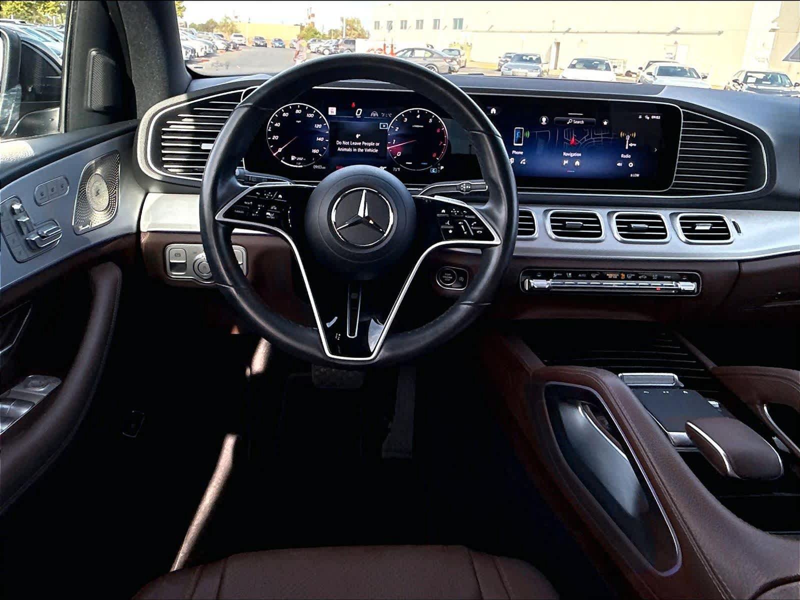 Used 2024 Mercedes-Benz GLE 450 4MATIC w/ Driver Assistance Package image 11